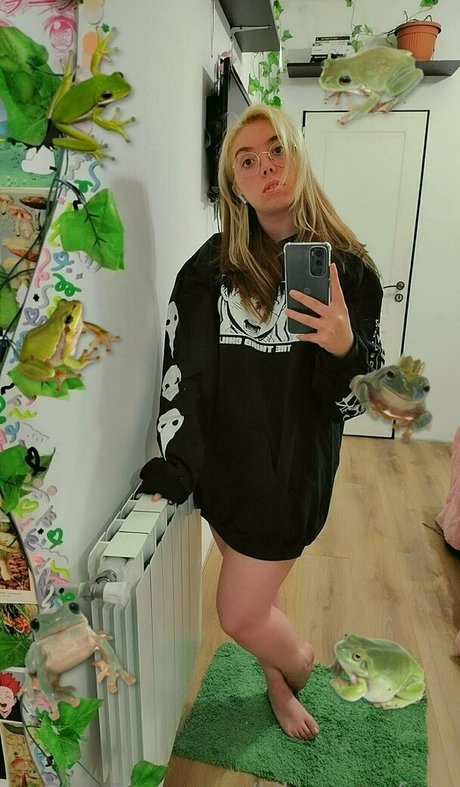 lillymeawfree model pretty img