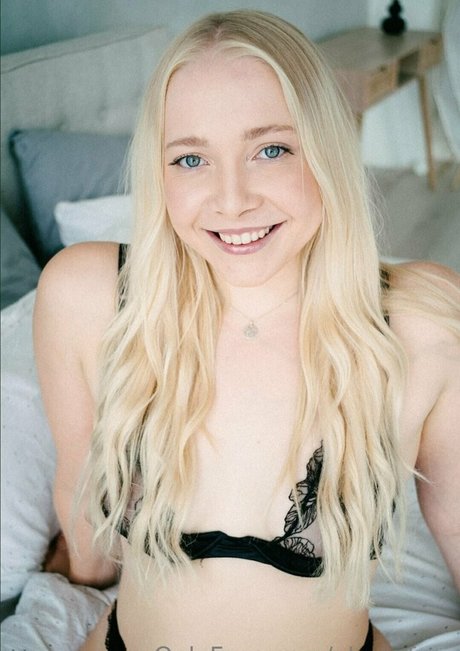 alora free pornstar adult photo