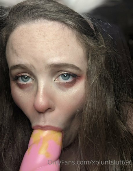 oliviabluntfree pornstar erotic pic