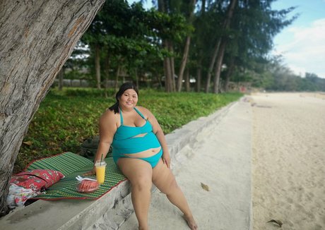 ameenachubbycutie free model photo