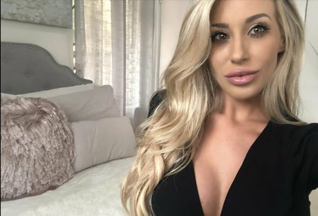 Queen Bambii sex star img