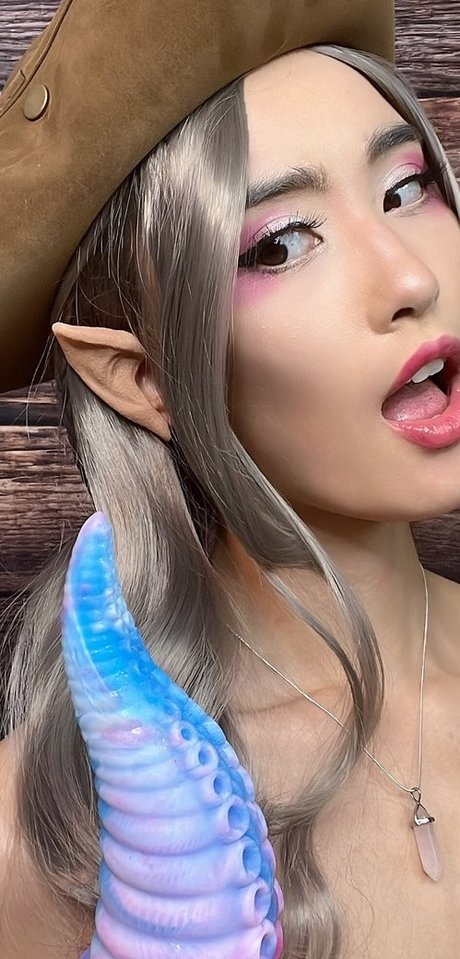 asian top onlyfans beautiful photo