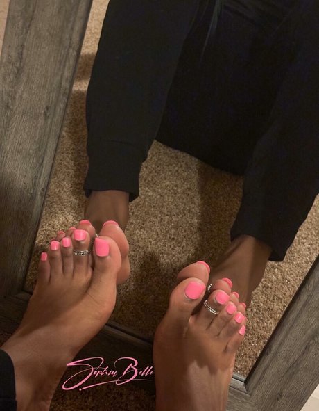 Sophia Belle Fit naked model pic