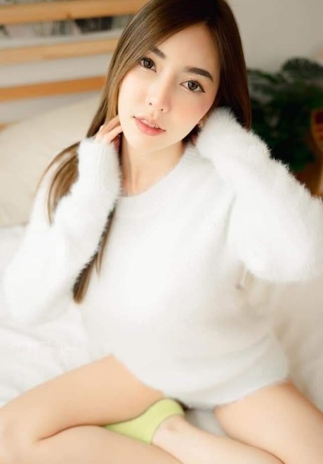 Champ Emmita nice actress photos