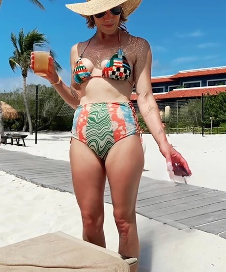 chubby babe onlyfans free gallery