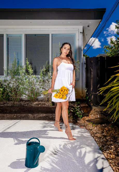 karleegrey art model picture