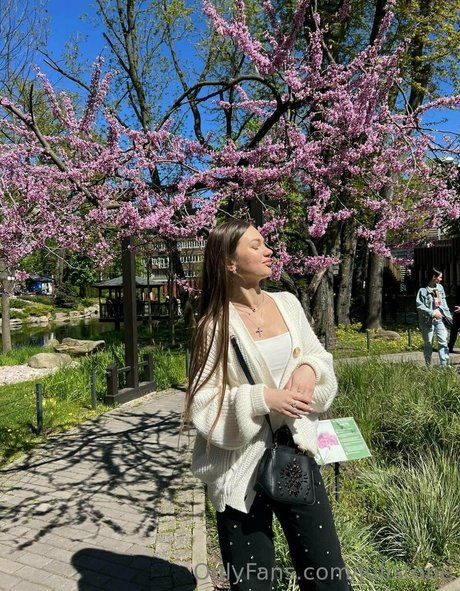 cum on glasses onlyfans nudes image