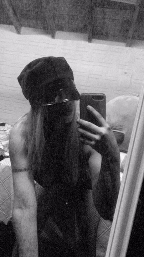 Ariam_ nudes model photos