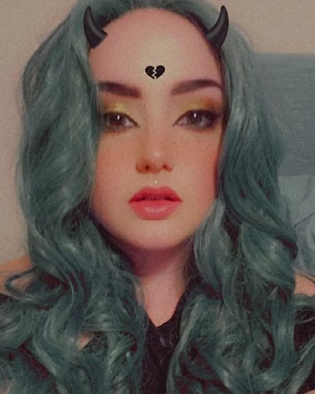 Ara at the Altar model hd pics