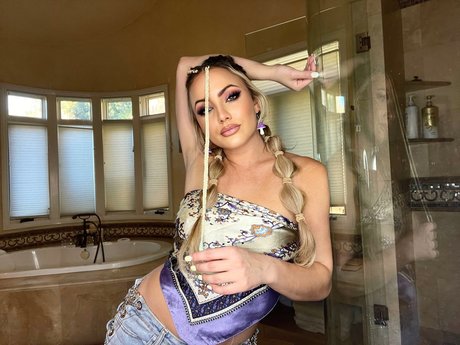 Amber Lo Rae model sex images