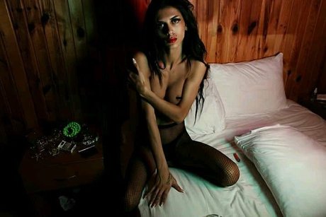 Nora Suer adult model pictures