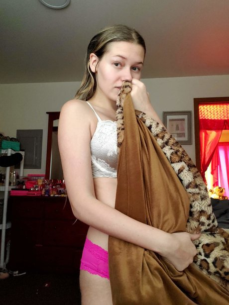 Diamond Candy star naked image