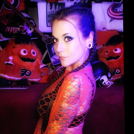 NoelleEdenfall star nude pics