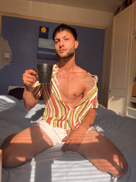 LoveMeNow model adult picture