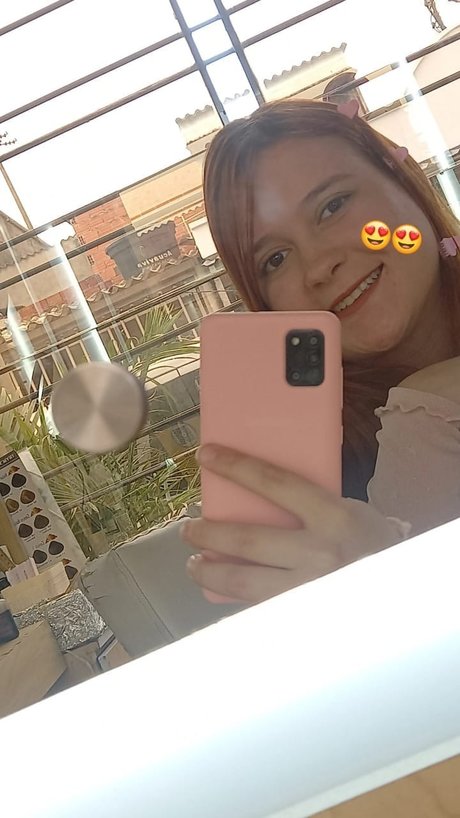 Adrianna Colmenares exclusive actress pictures