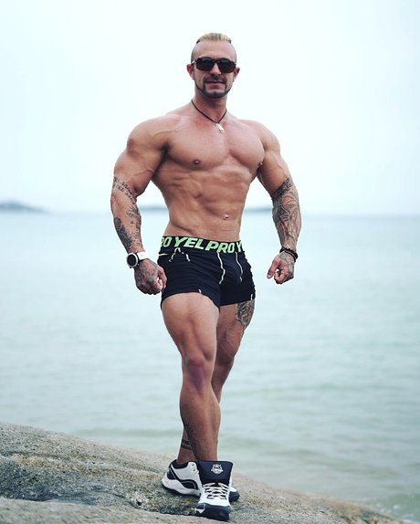 Aaron Wild free pornstar photos