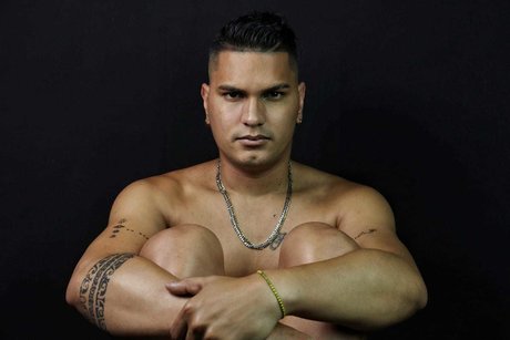 Alejandro Cordoba naked star img