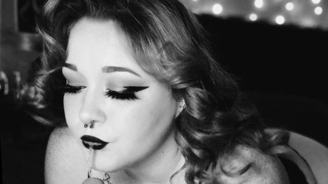 Batty_ model naked photo