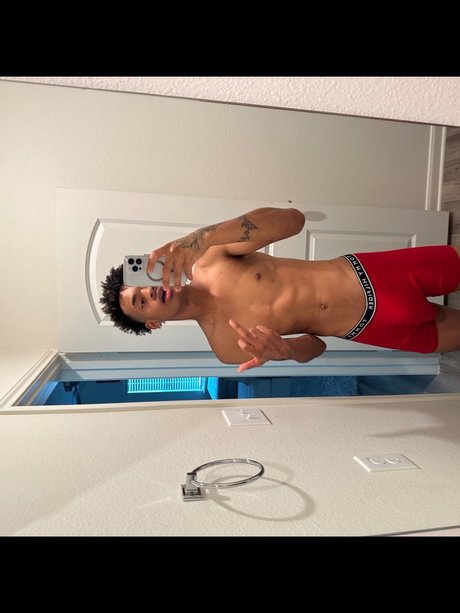 Apex Tay model xxx gallery