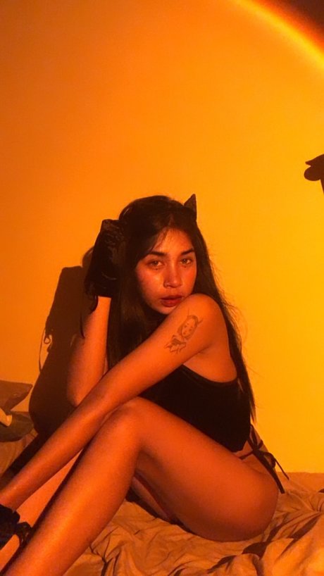 Guitar pornographic model image