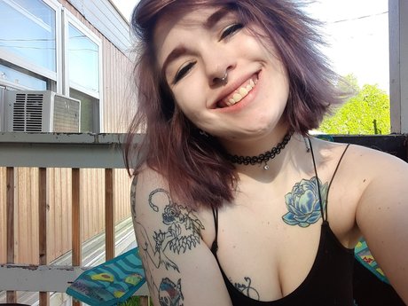 Alaura Mae pornographic model pictures