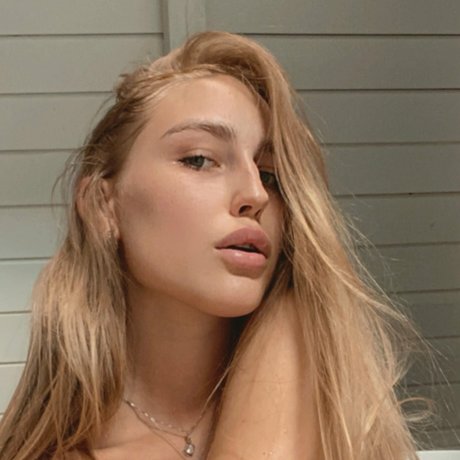 Pauline Minou adult model gallery