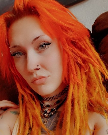 LeeAndra model naked images