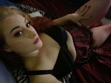 Bubblegum Pink star nudes gallery