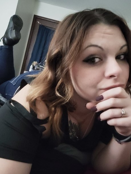 Fiery Of Phoenix pretty actress galleries