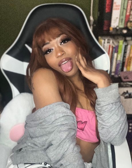 Peachy Cai nudes model pic