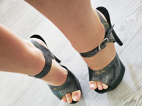 Ashton Raine pretty actress archive