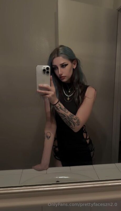 PrettyFaceSzn Naomi Nash pornographic actress picture