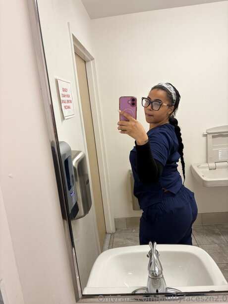 PrettyFaceSzn Naomi Nash model sex image