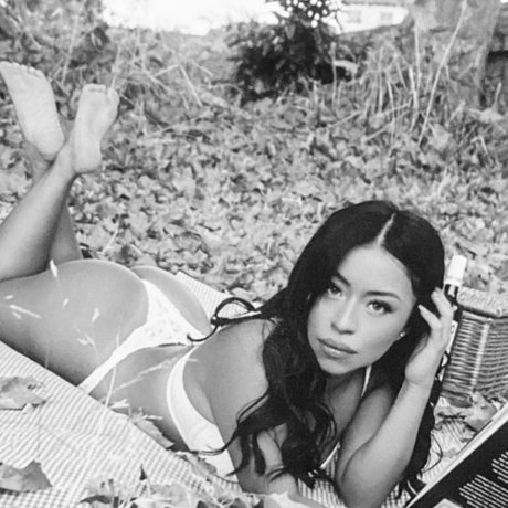 Daniela Beatriz sexy model img