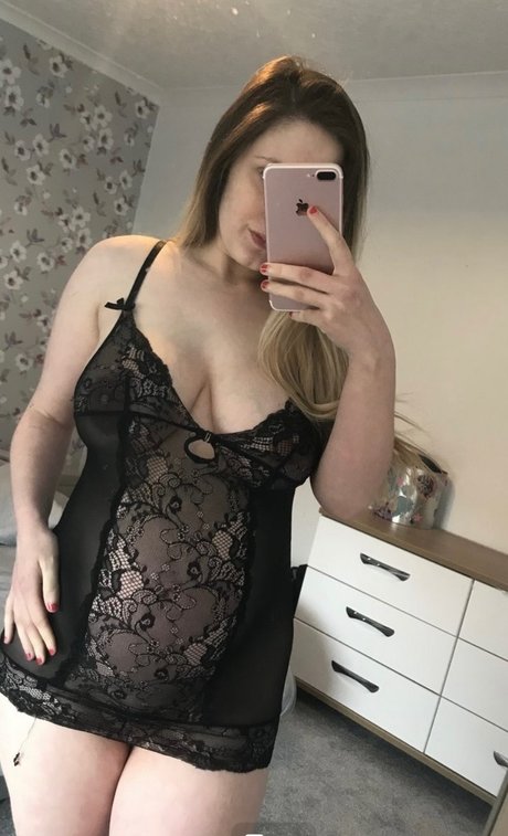 Pregnant Sexy Holly exclusive star img