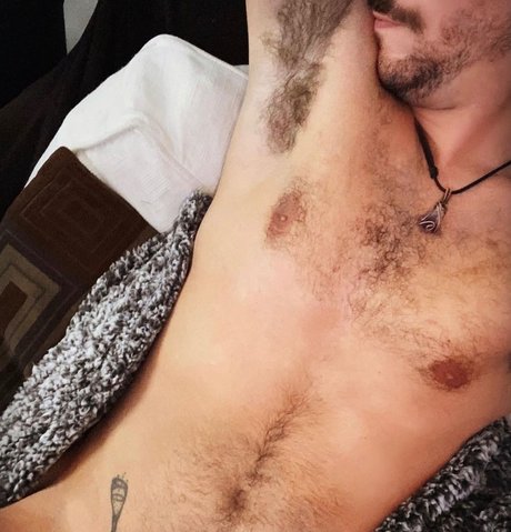 PopChampagne nudes actress pic