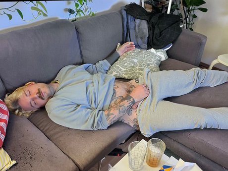 Pokemelucy model naked pic