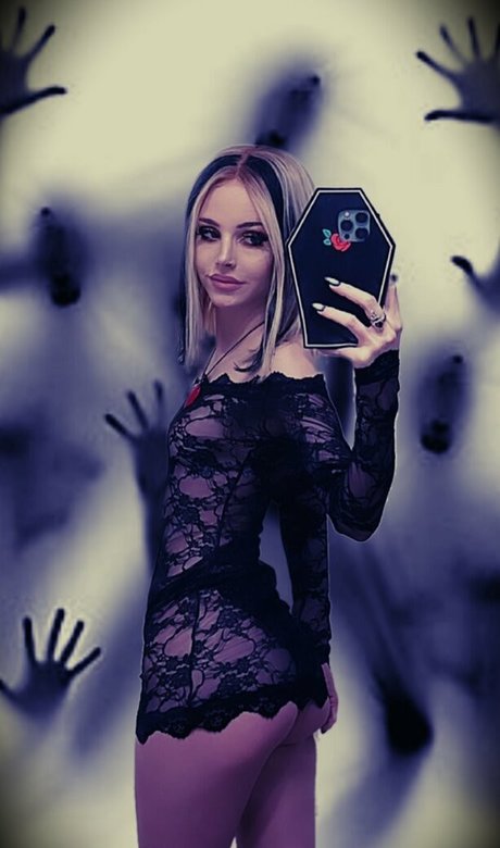 Kirsten Kaye model hot img