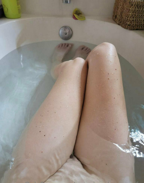 americanhousewife hot actress archive