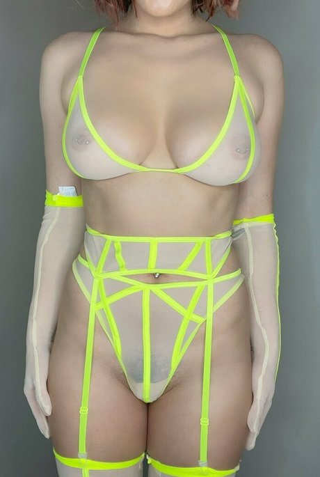 realhoneytunnelx model naked picture