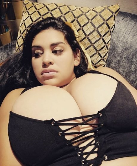 Jennifer Busty Latina model hd archive