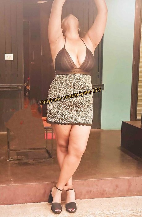 priyablr123 adult model pic