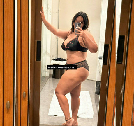 priyablr123 naked model gallery
