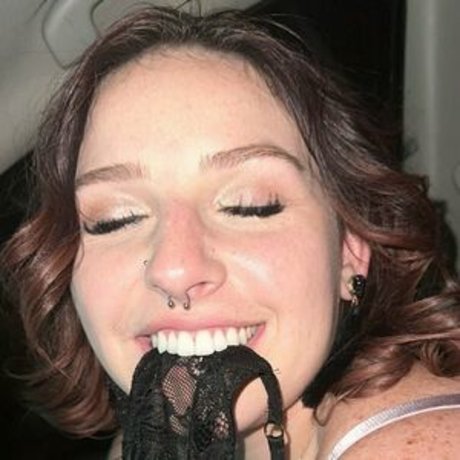 naughty reneee top actress pics