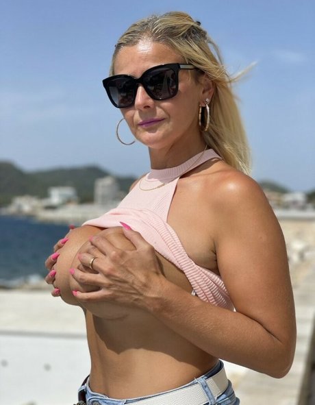 Lady Dina sex model pics