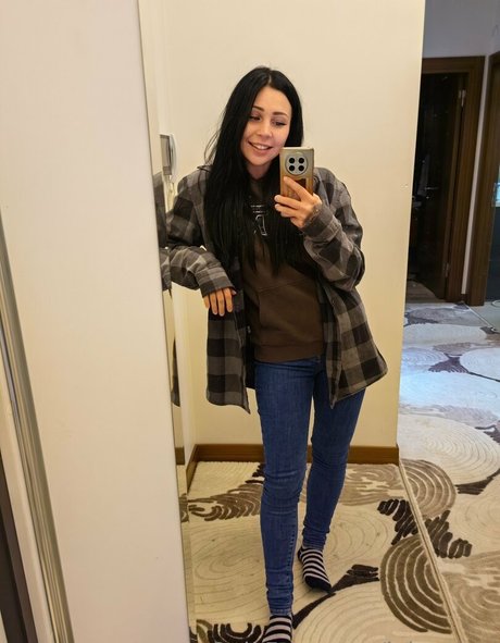 lola pixel free actress pictures