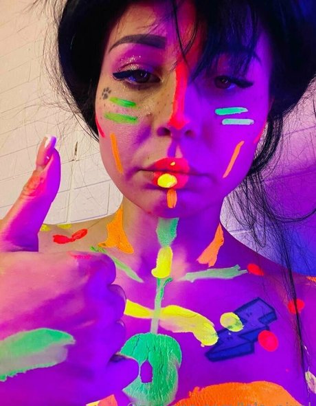 lola pixel model art pics