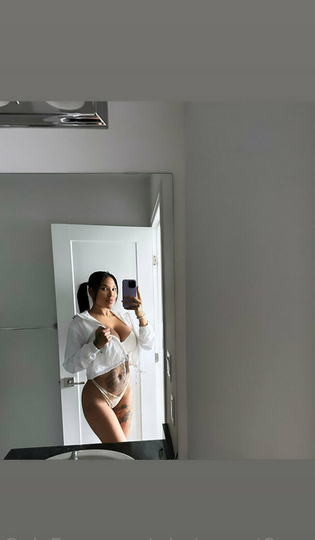 whatuwant2see nude model image