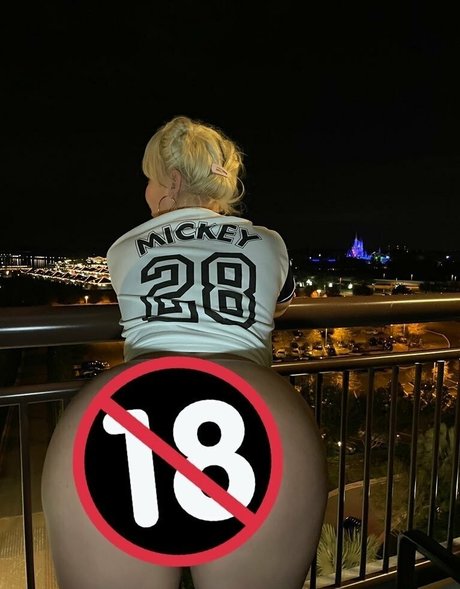 danadearmondfree high quality star images