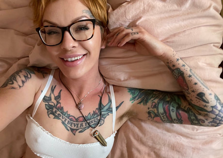 thedannygoldexperience model pornographic pics